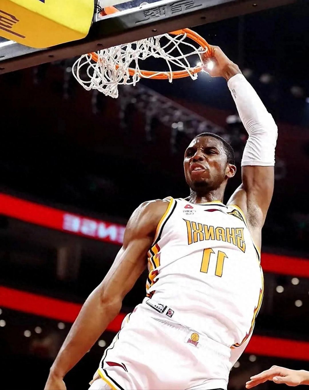 今晨CBA季后赛焦点战；波尔图遗憾出局；质疑声仍在；年轻球员得到机会(波尔三部曲是哪三个)