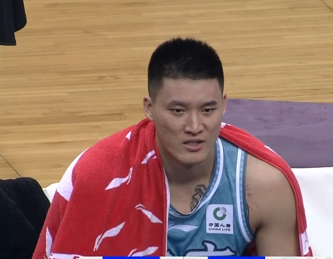 今晨CBA季后赛焦点战；波尔图遗憾出局；质疑声仍在；年轻球员得到机会(波尔三部曲是哪三个)